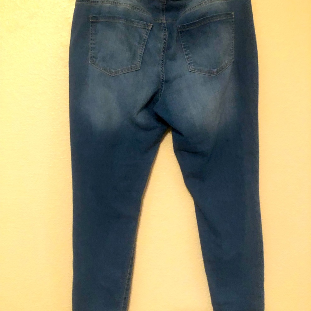 Selling my blue denim jeans barely worn
